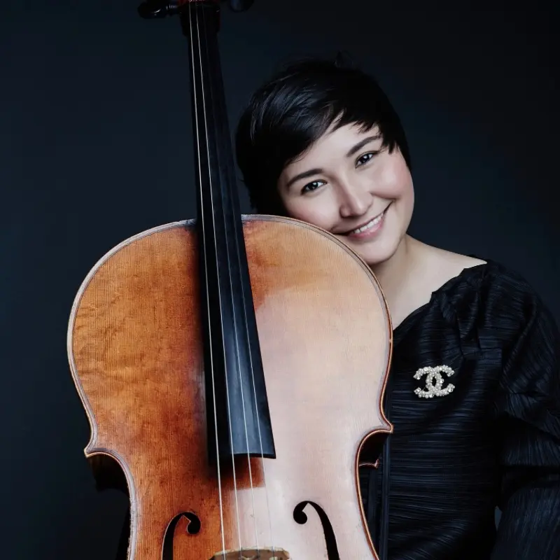 Sandi Toka Nova – Cellistin und Komponistin des SwissDuo
